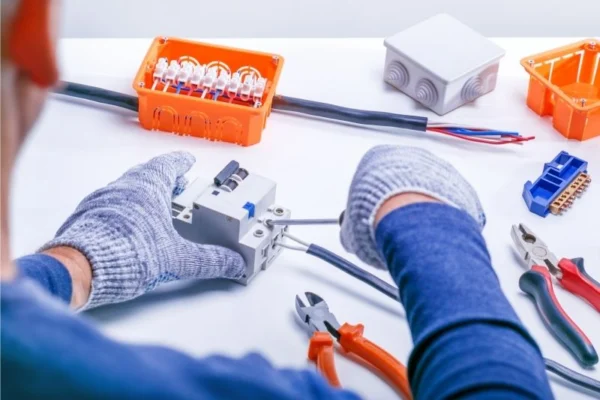 electrician-looking-for-work | Fast Labour Hire Electrician looking for work