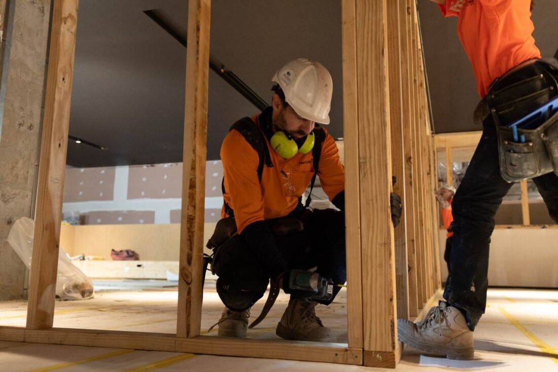 5 Benefits of Hiring a Carpenter in Sydney for Commercial Projects